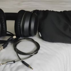 Ear phones 