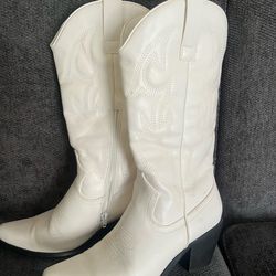 PRETTYLITTLETHING white western boots