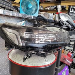 2021 - 23 - CADILLAC ESCALADE- RIGHT- HEADLIGHT 