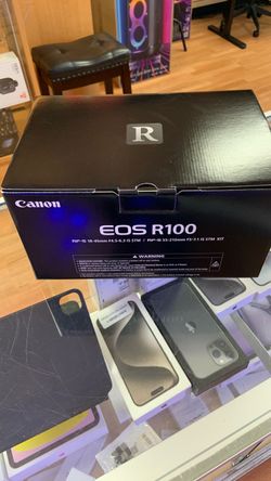 Canon EOS R100 18-45 mm f4.5 -6.3