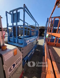 2017 Genie 32/32 Scissor Lift