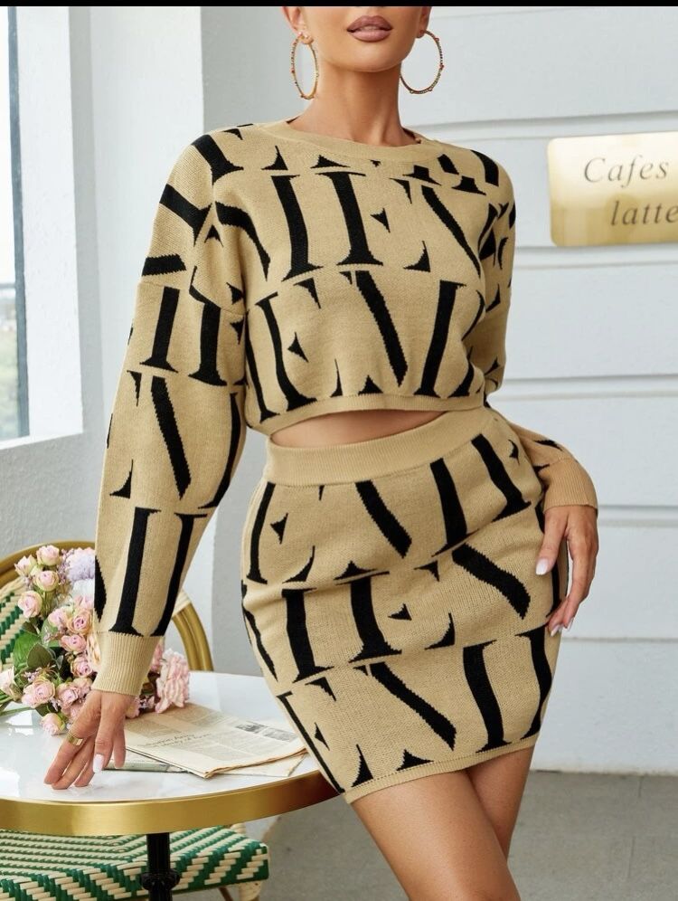 Geo pattern drop shoulder sweater with matching knit skit