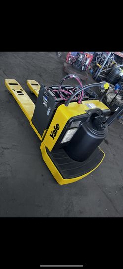 Yale Electric Ryder Pallet Jack With Charger Ready For Work