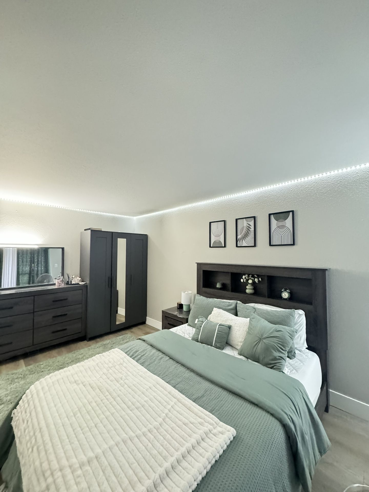 Bedroom Furniture Queen Set