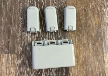 DJI Neo Two-Way Charging Hub with 3 batteries
