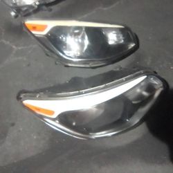 2014-2018 Kia Soul Headlights With Light Bulbs And Accessories Oem.