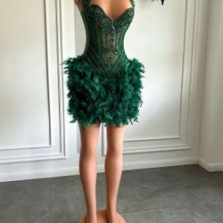Green fitted dress with rhinestones and feathers 