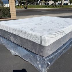 Queen Organic Hybrid Cool Gel Memory Foam Mattress!!