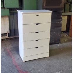 Five drawers dresser with rails