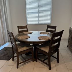 Dining Room Table And Chairs 