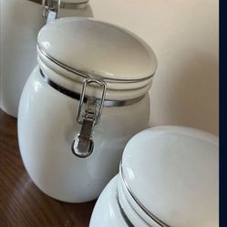 There Is Three Pieces Canister Set. The Color Is White, Barely Used.