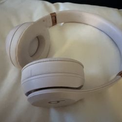 Beats Solo 4 Headphones - Cloud pink