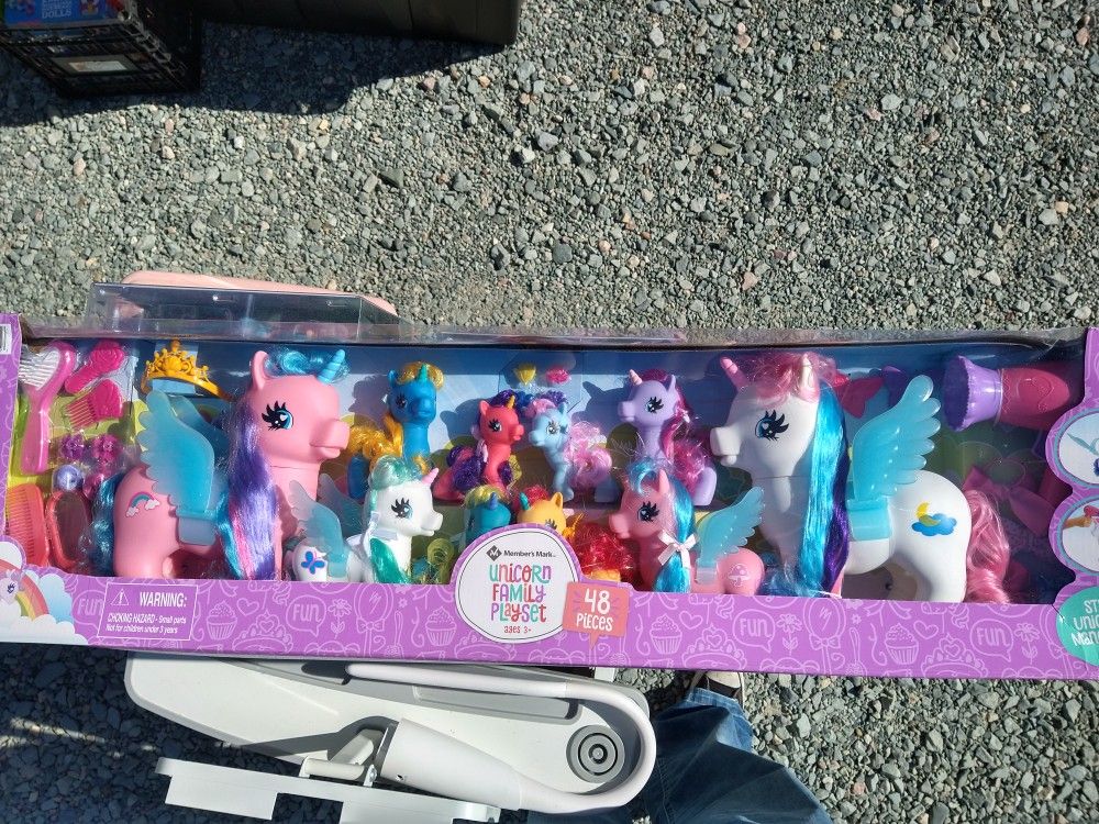 Members Mark Unicorn Family Playset