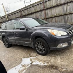 2011 Subaru Outback// 2013 Ford Escape 