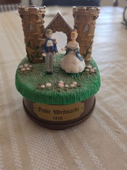 Vintage Byers' Choice Drosselmeier "Frohe Weihnacht 1816" Holiday Music Box featuring a festive castle scene, as well as German-themed plastic and por