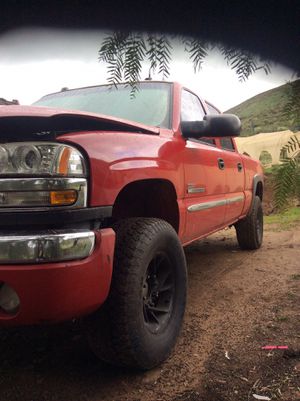 Photo Duramax diesel Gmc 2004 4x4 runs excellent need gone can’t take with over seas ASAP