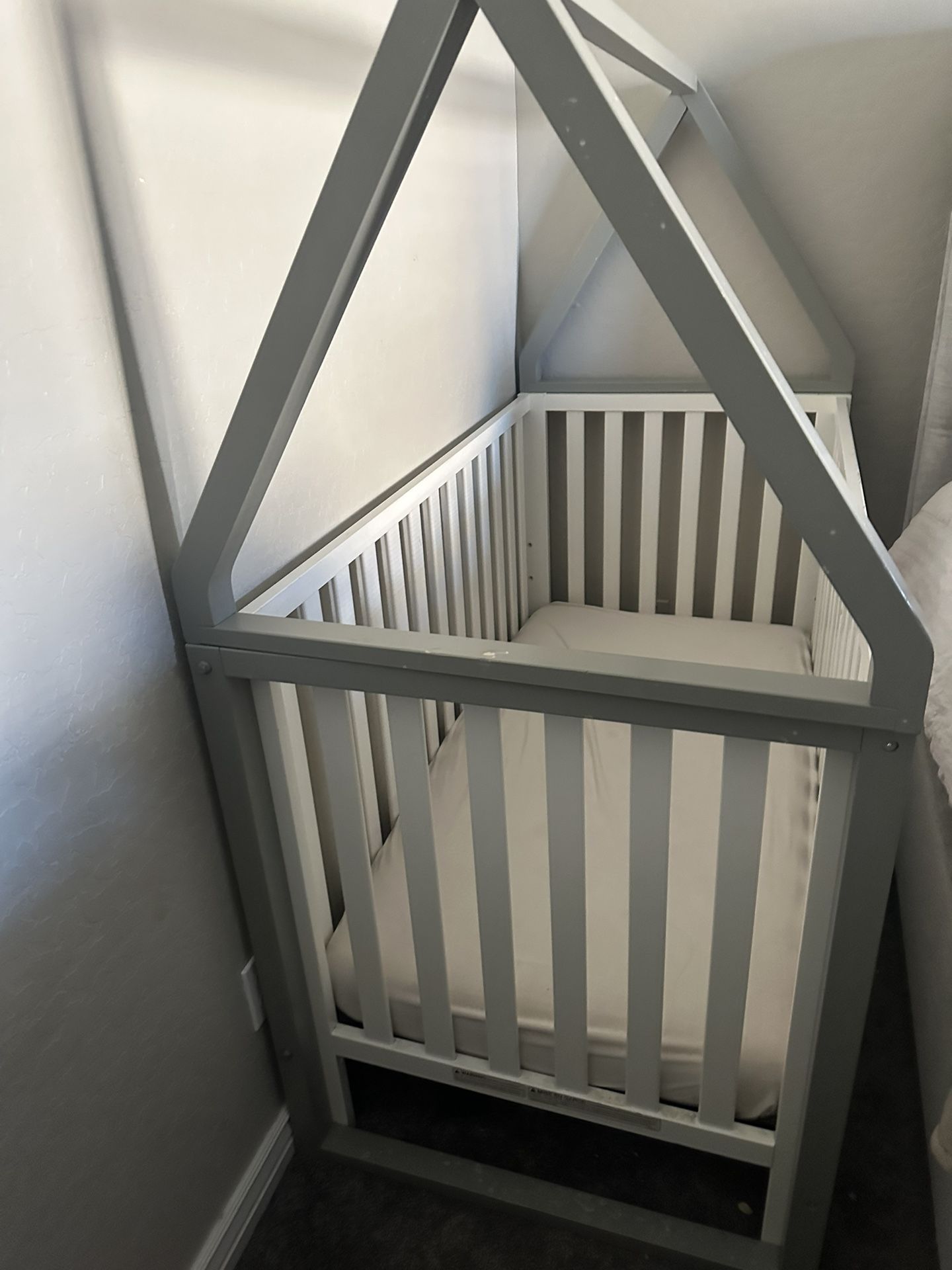 Baby Crib (white)