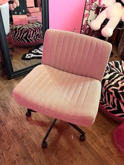 Viral criss cross chair