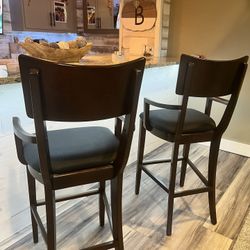 2 Counter Height Bar Stools