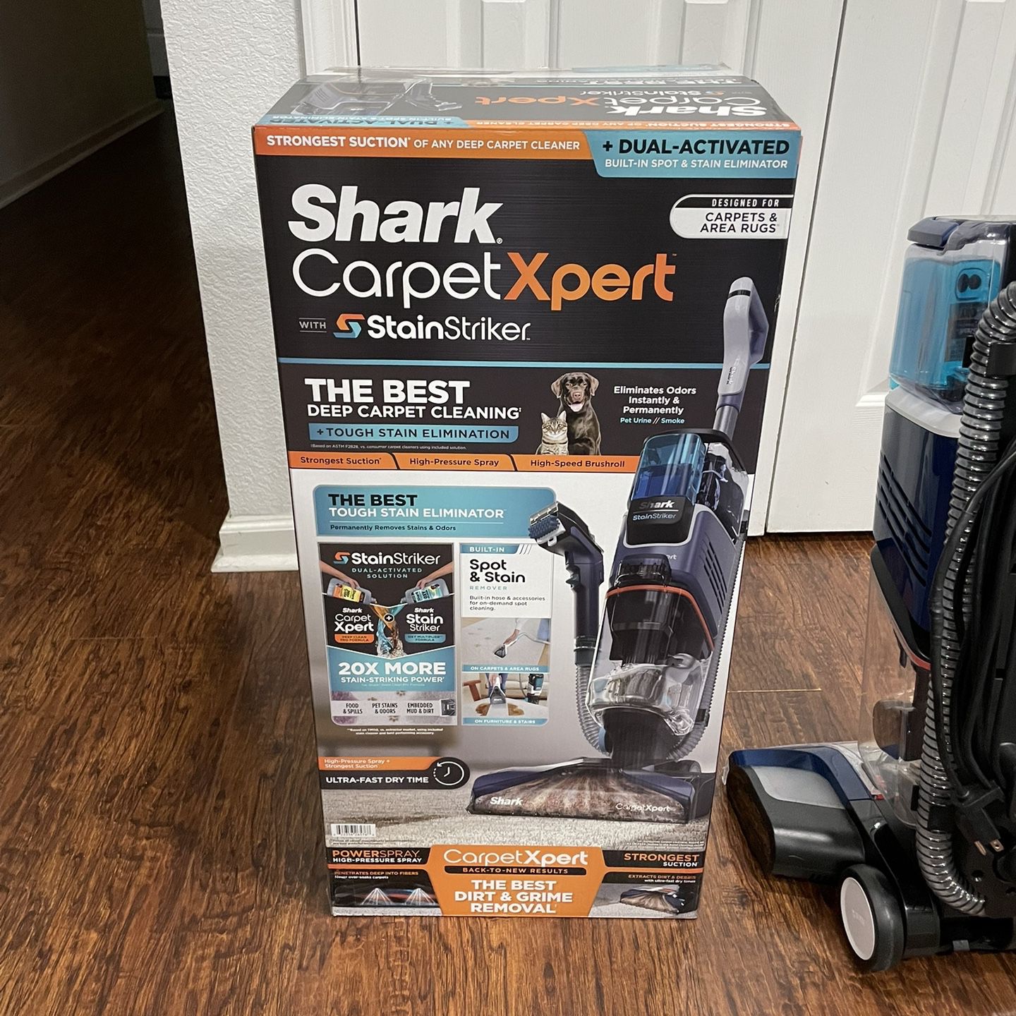 Shark CarpetXpert with StainStriker, Upright Carpet & Upholstery Cleaner, Built-in Spot & Stain Eliminator, Deep Cleaning & Tough Stain Removal, Carpe
