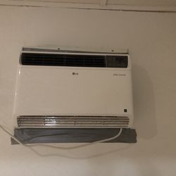 Air Conditioner Works Great Cold Air And Purification Of The Air  
