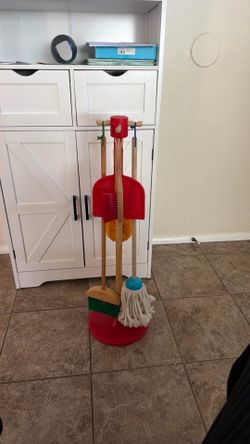 Melissa and Doug cleaning set