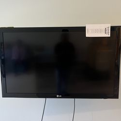 47 Inch LG HDTV with Wall Mounting Bracket