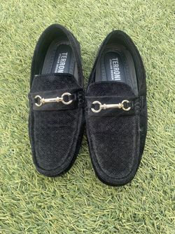 Men’s 9.5 Black and gold dress shoes 