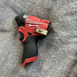Milwaukee M12 Impact