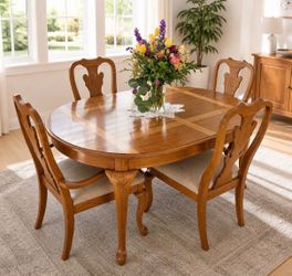 Original Solid oak dining table-VERY good condition.