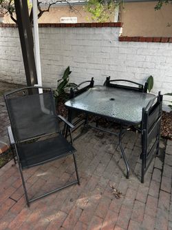 table with 4 chairs