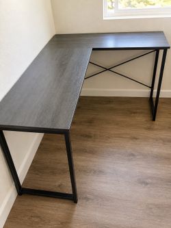 Modern L-Shaped Desk – Good Condition!