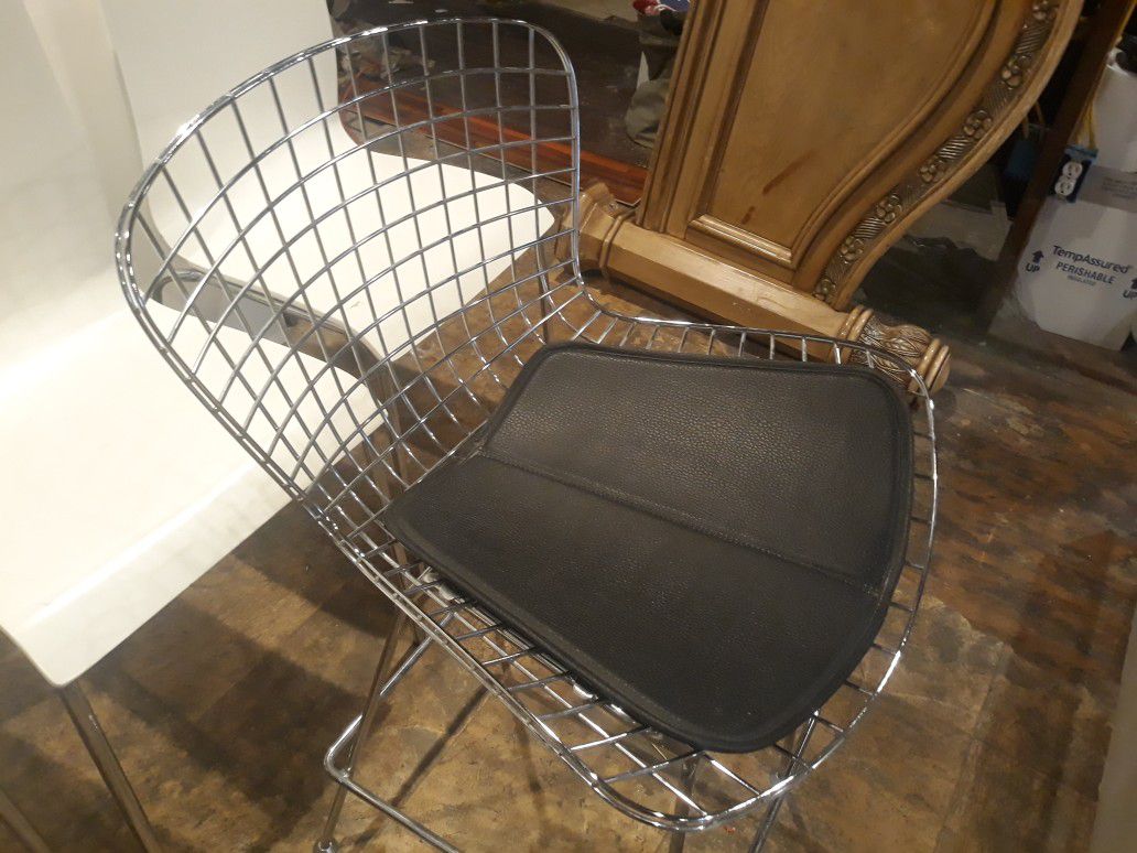 High Fashion Home Metal Bar Stool With Leather Pad Good Condition 