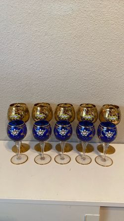 Vintage Venetian-Murano set of 10 gold-plated and hand-painted glasses, covered with 24-karat gold leaf and decorated with floral enamel.