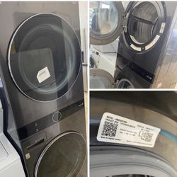 Like New Lg Washer & Gas  Dryer Combo Unit 