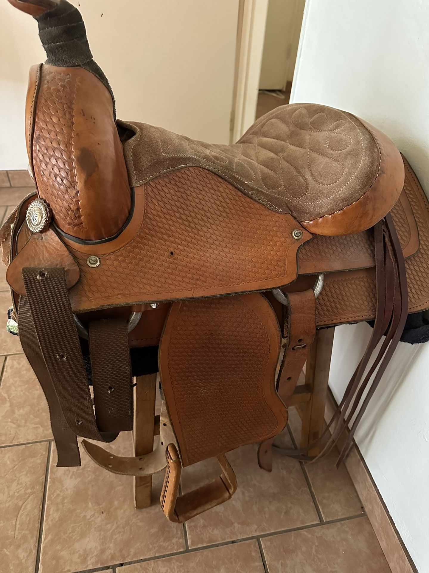 Horse saddle-Size 16 1/2