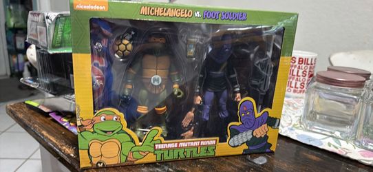 Teenage Mutant Ninja Turtles Michael Angelo v Foot Soldier