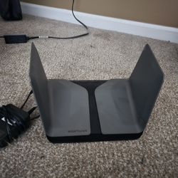 Nighthawk RAX80 gaming router
