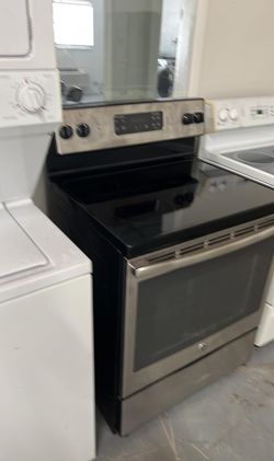 GE Stainless Electric Range – 30" Glass Top, Works Great