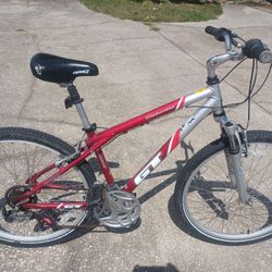 GT Timberline Bike Bicycle Small Frame 26" Tires Like New.  All tuned up and ready to ride - $70 FIRM 

