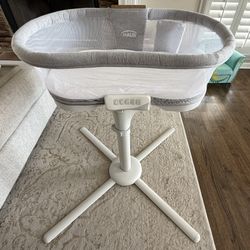 BassiNest® Luxe Swivel Sleeper Bassinet