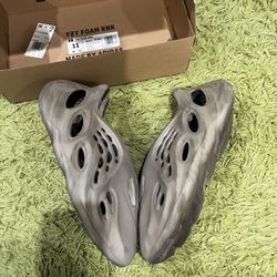 SUPER CLEAN Yeezy Foam Runner Stone Sage Size 11 OG ALL