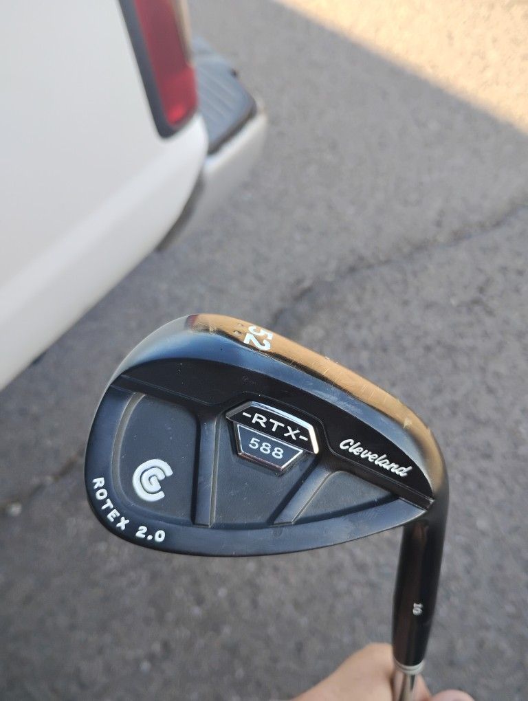 Golf Clubs! Cleveland RTX 588 52 Degree Wedge!