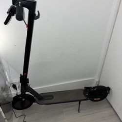 Maxshot 22mph EScooter Used. No Rear Light On Fender