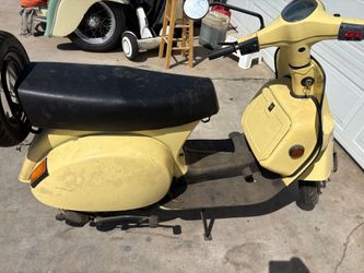 2002 Bajaj chetak scooter for repair or parts