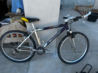 Giant ATX 870 Mountain Bike