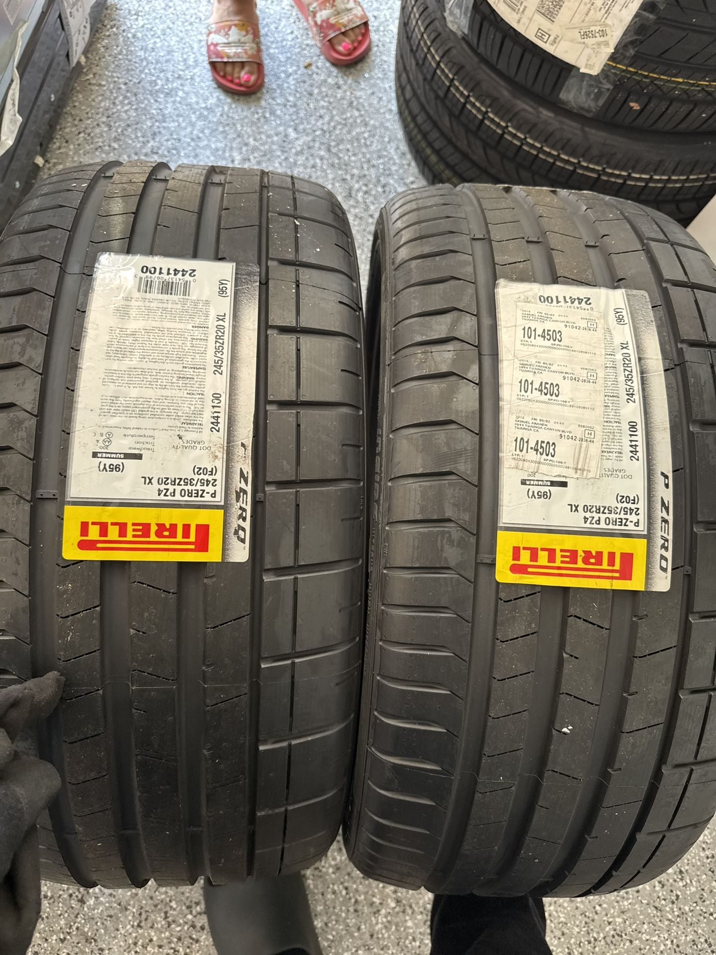 Tire 245/35ZR20 (95Y) Xl