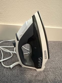 BLACK+DECKER Steam Iron Light ’N Easy