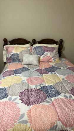 QUEEN BED.    WOOD HEADBOARD and Dresser