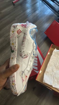 Women Nike shoes size 9.5